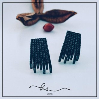 Detalhes do produto brinco rodio negro 7 filas curvas zirconias negras abraça
