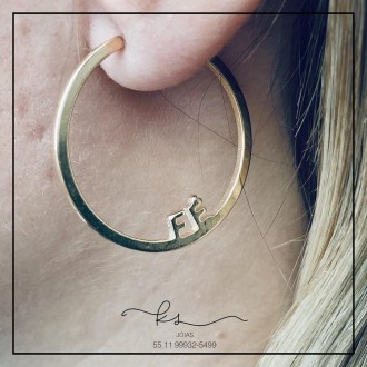 Detalhes do produto brinco ouro argola media lisa com escrita Fe