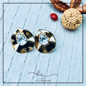 Detalhes do produto brinco ouro base gota estilizada lisa com gota cristal