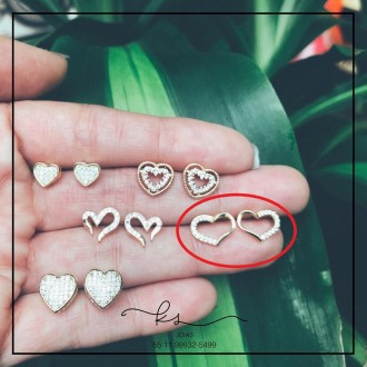 Detalhes do produto brinco ouro coraçao vazado metade zirconias metade liso
